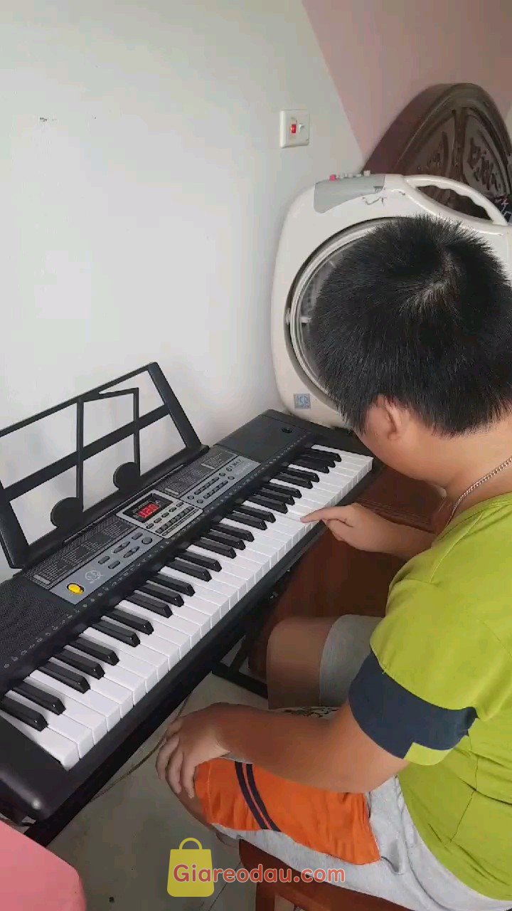 Giảm giá [Mã giảm 22%] [CÓ VIDEO ẢNH THẬT ] Đàn Piano Đàn Organ Electronic Keyboard Đàn 61 phím Đàn điện cho người mới học đàn. sp rất ưng í . nhạc to . giao hàng nhanh . sp tốt lắm . con rất thích. 