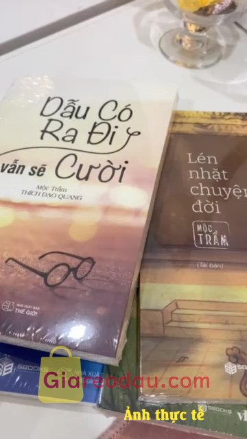 Giảm giá Combo 4 Cuốn Lén Nhặt Chuyện Đời + Dẫu Có Ra Đi Vẫn Sẽ Cười + Ai Rồi Cũng Sẽ Bình Yên + Lữ Khách Ven Đường. Sách còn bọc ni lông mới, đẹp, sạch sẽ. . Giao hàng nhanh. Còn được. 